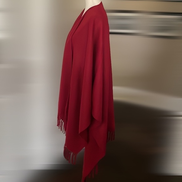 Beautiful Autumn Red Cape Fringe Hem One Size - Picture 2 of 5
